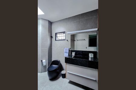 Casa à venda com 237m², 2 quartos e 2 vagasBanheiro da Suíte