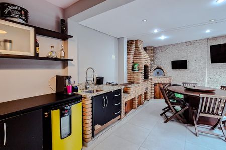 Casa à venda com 237m², 2 quartos e 2 vagasÁrea externa