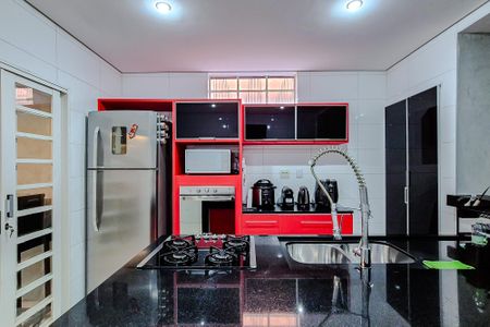 Casa à venda com 237m², 2 quartos e 2 vagasCozinha