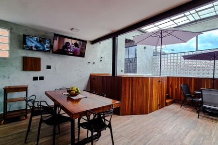 Casa à venda com 237m², 2 quartos e 2 vagasÁrea externa