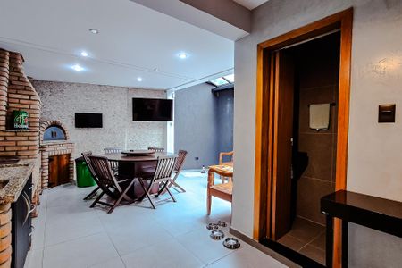 Casa à venda com 237m², 2 quartos e 2 vagasÁrea externa