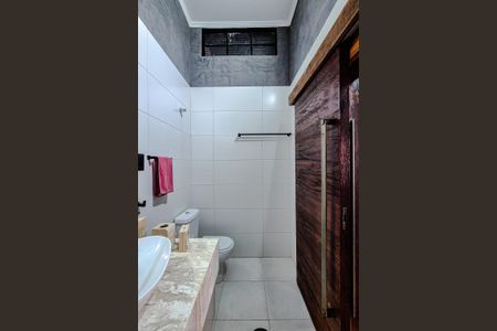 Casa à venda com 237m², 2 quartos e 2 vagasBanheiro