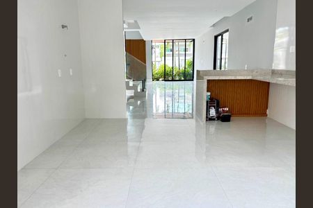 Casa à venda com 4 quartos, 360m² em Barra da Tijuca, Rio de Janeiro