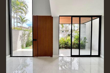 Casa à venda com 4 quartos, 360m² em Barra da Tijuca, Rio de Janeiro