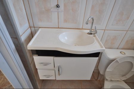 Banheiro de casa para alugar com 1 quarto, 35m² em Vila Dona Augusta, São Paulo