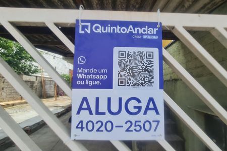 Casa para alugar com 50m², 1 quarto e 1 vagaFachada do imóvel com placa QuintoAndar