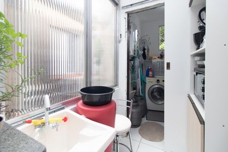 Apartamento à venda com 76m², 3 quartos e sem vagaCozinha e Área de Serviço