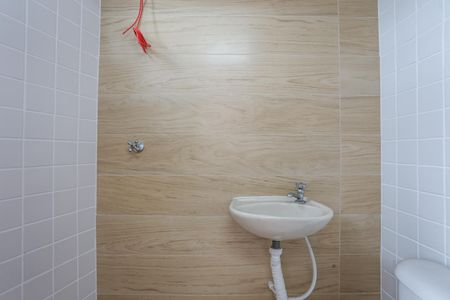 Banheiro de casa para alugar com 1 quarto, 15m² em Bosque da Saúde, São Paulo