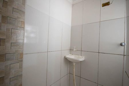 Banheiro de apartamento para alugar com 1 quarto, 23m² em Jardim Ataliba Leonel, São Paulo