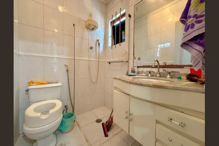 Casa à venda com 210m², 3 quartos e 2 vagasBanheiro Suíte 