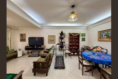 Casa à venda com 210m², 3 quartos e 2 vagasSala 