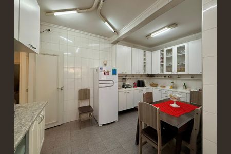 Casa à venda com 210m², 3 quartos e 2 vagasCozinha 