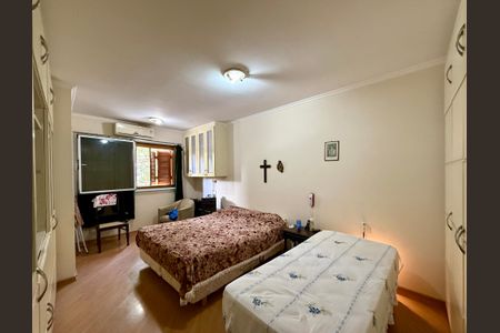 Casa à venda com 210m², 3 quartos e 2 vagasSuíte 