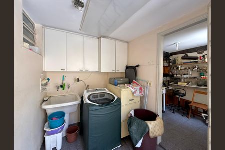 Casa à venda com 210m², 3 quartos e 2 vagasÁrea de Serviço