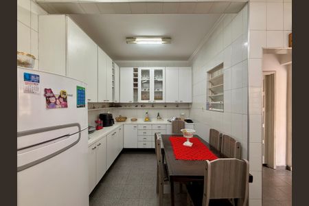 Casa à venda com 210m², 3 quartos e 2 vagasCozinha 