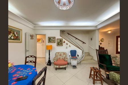 Casa à venda com 210m², 3 quartos e 2 vagasSala 