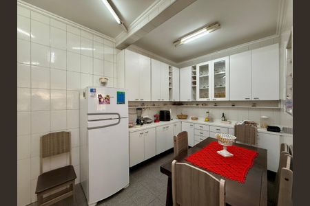 Casa à venda com 210m², 3 quartos e 2 vagasCozinha 