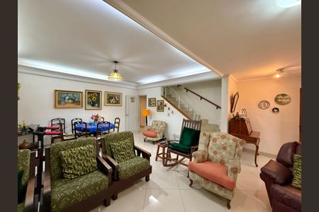 Casa à venda com 210m², 3 quartos e 2 vagasSala 