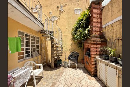 Casa à venda com 210m², 3 quartos e 2 vagasQuintal 