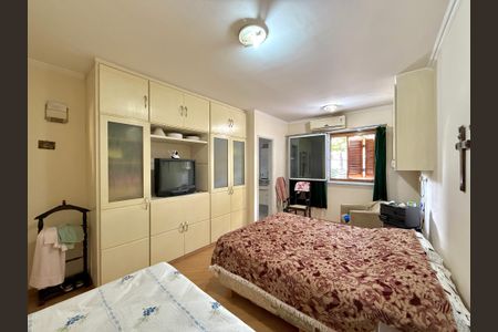 Casa à venda com 210m², 3 quartos e 2 vagasSuíte 