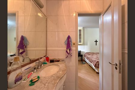 Casa à venda com 210m², 3 quartos e 2 vagasBanheiro Suíte 