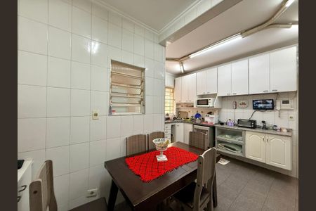 Casa à venda com 210m², 3 quartos e 2 vagasCozinha 