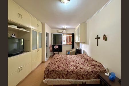 Casa à venda com 210m², 3 quartos e 2 vagasSuíte 