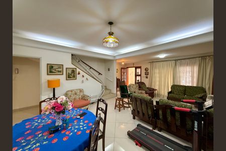 Casa à venda com 210m², 3 quartos e 2 vagasSala 