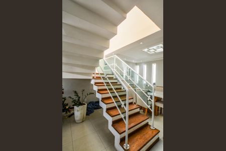 Casa à venda com 140m², 3 quartos e 4 vagasEscada