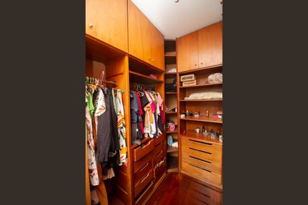 Apartamento para alugar com 224m², 4 quartos e 6 vagas Apartamento para alugar com 224m², 4 quartos e 6 vagasCloset da suíte