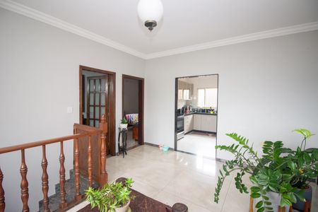 Sala 2 de casa à venda com 4 quartos, 224m² em Nacional, Contagem