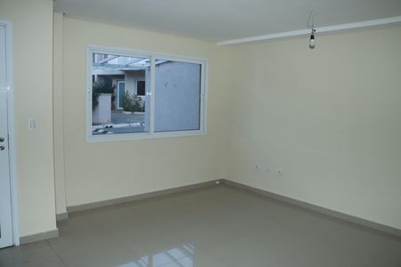 Sala de casa de condomínio para alugar com 3 quartos, 202m² em Jardim Rebelato, Cotia