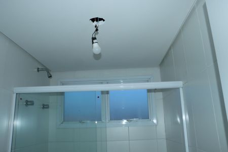 Casa de condomínio para alugar com 202m², 3 quartos e 3 vagasBanheiro do Quarto 3