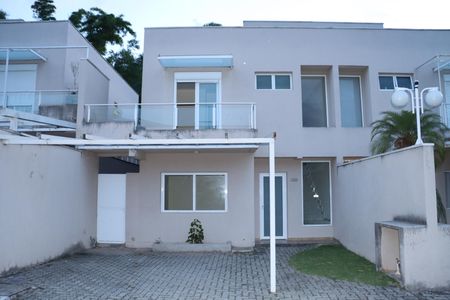 Casa de condomínio para alugar com 202m², 3 quartos e 3 vagasFachada