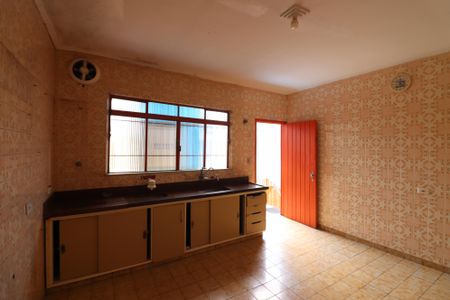 Casa para alugar com 400m², 5 quartos e 8 vagasCozinha 