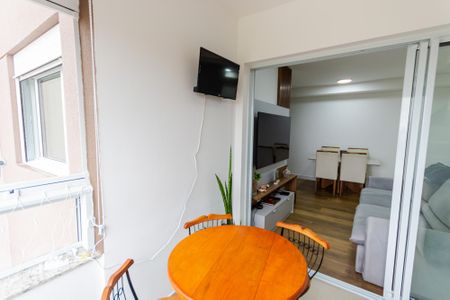 Apartamento à venda com 96m², 3 quartos e 2 vagas Apartamento à venda com 96m², 3 quartos e 2 vagasVaranda