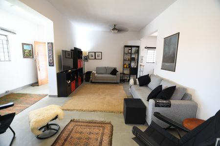 Casa à venda com 200m², 3 quartos e 2 vagasSala