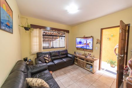 Casa à venda com 84m², 3 quartos e 2 vagasSala