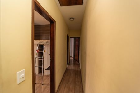Casa à venda com 84m², 3 quartos e 2 vagasCorredor