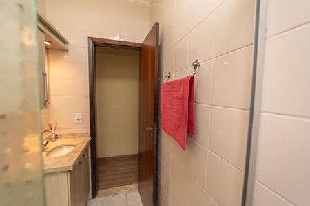 Casa à venda com 84m², 3 quartos e 2 vagasBanheiro