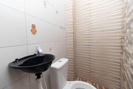 Banheiro de kitnet/studio para alugar com 1 quarto, 21m² em Jardim Ataliba Leonel, São Paulo