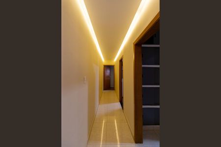 Casa à venda com 141m², 2 quartos e 2 vagasCorredor