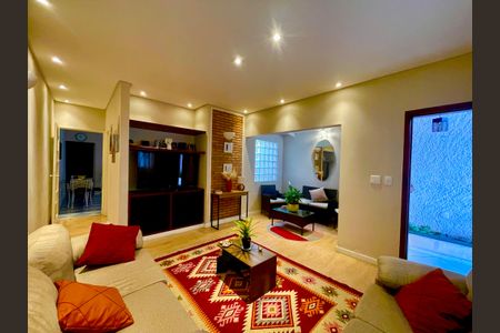 Casa à venda com 118m², 2 quartos e 2 vagasSala