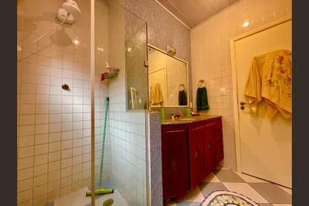 Casa à venda com 118m², 2 quartos e 2 vagasBanheiro