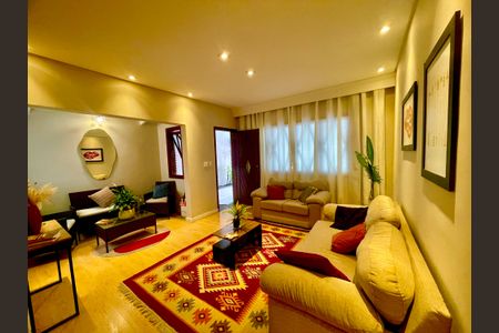 Casa à venda com 118m², 2 quartos e 2 vagasSala