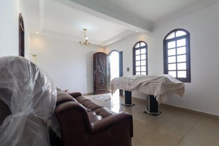 Casa à venda com 495m², 4 quartos e 2 vagasSala