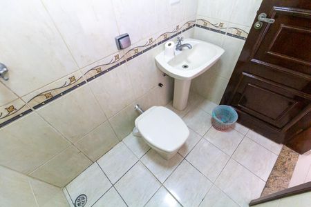 Casa à venda com 495m², 4 quartos e 2 vagasBanheiro 2