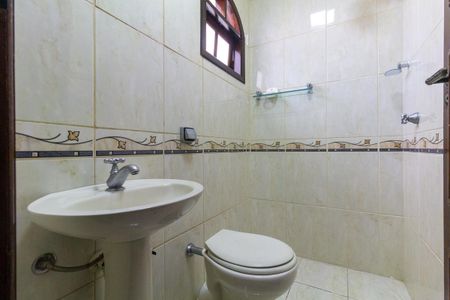 Casa à venda com 495m², 4 quartos e 2 vagasBanheiro 1