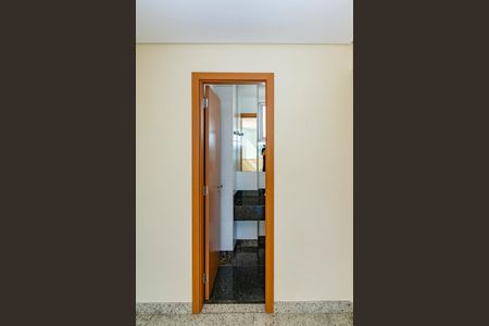 Apartamento à venda com 233m², 4 quartos e 3 vagasLavabo 