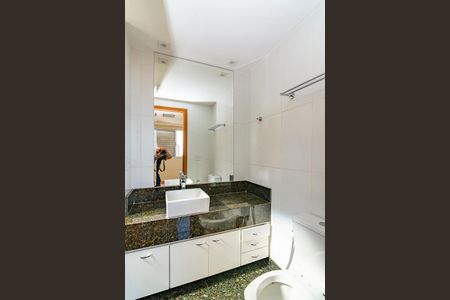 Apartamento à venda com 233m², 4 quartos e 3 vagasBanheiro da Suíte